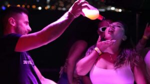 #1 All inclusive Hip Hop Boat Party in Miami - Where you meet and how the cruise timing works (day to late night)