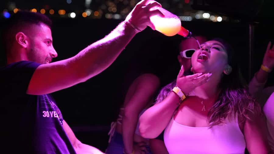 #1 All inclusive Hip Hop Boat Party in Miami - Where you meet and how the cruise timing works (day to late night)