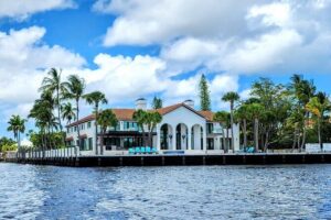 1 Hour Private Boat Tour in Fort Lauderdale Up to 12 people - Your On-Board Comfort: Fresh Water, Parking, and Your Own Music