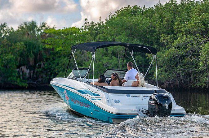 1 Hour-Relaxing Private Boat Tour - Fort Lauderdale (Up to 6 Pax) - What You’ll See: Canals, Yachts, and Waterfront Homes