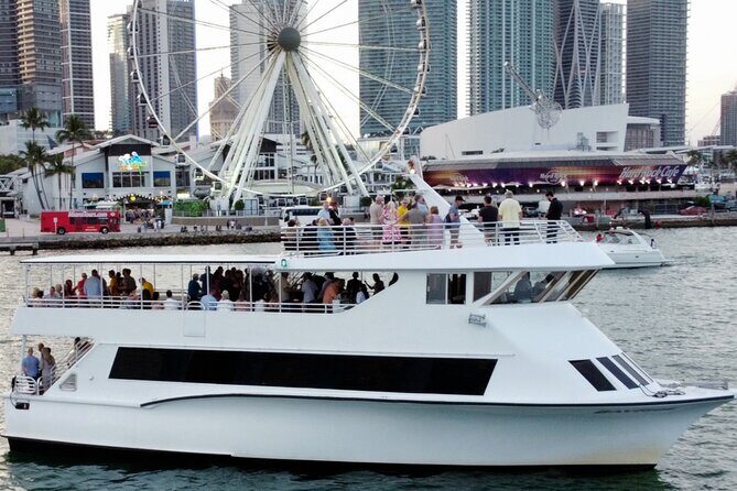 3 Story 100ft Hip Hop Yacht Party with 3 Hour Open Bar - The Open Bar That Can Make (or Break) the Night