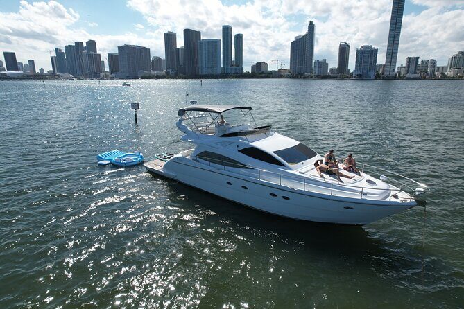 65ft Yacht Charter in Miami - Quick Highlights