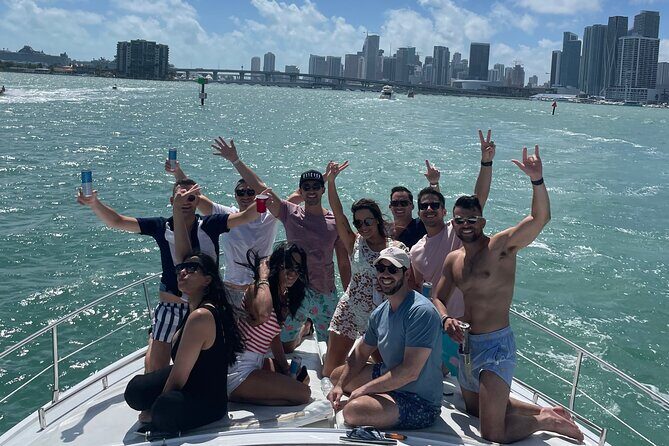 65ft Yacht Charter in Miami - Dock, Dine, and Keep It Private: Restaurants You Can Aim For