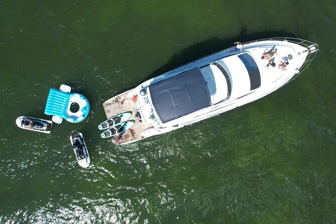 65ft Yacht Charter in Miami - Timing Your 3-4 Hours: Choosing the Right Slot for Views