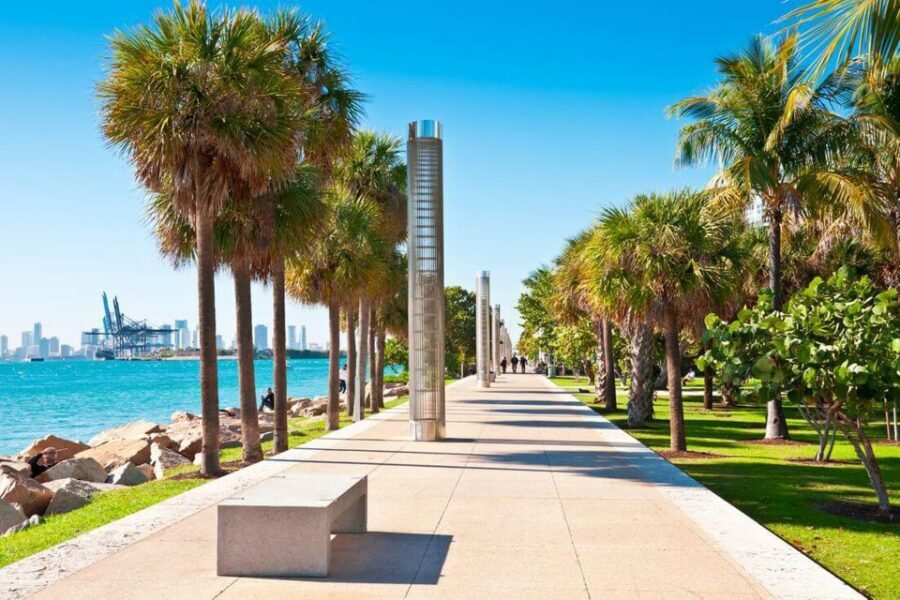 Art Deco, History and Crime Bike Tour with Design Enthusiast - Cocaine Cowboys, Miami Vice, and the Darker Side of Miami Beach