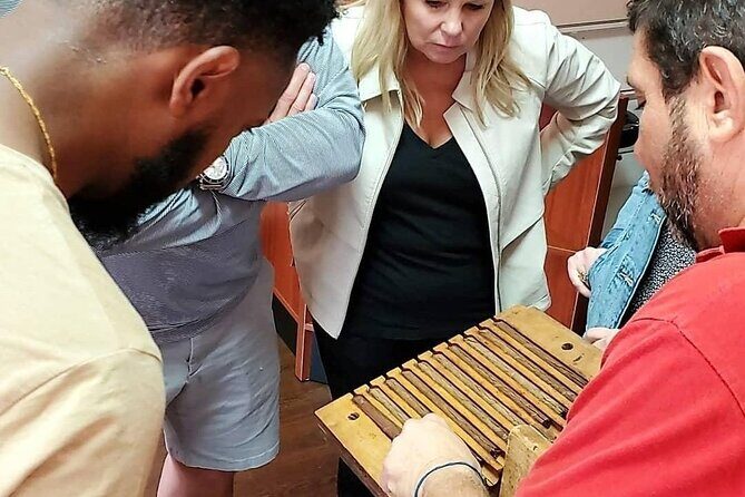 Cigar Factory Tour in Little Havana, Miami - The GALERA Walkthrough: Sorting, De-Veining, and Hand-Rolling