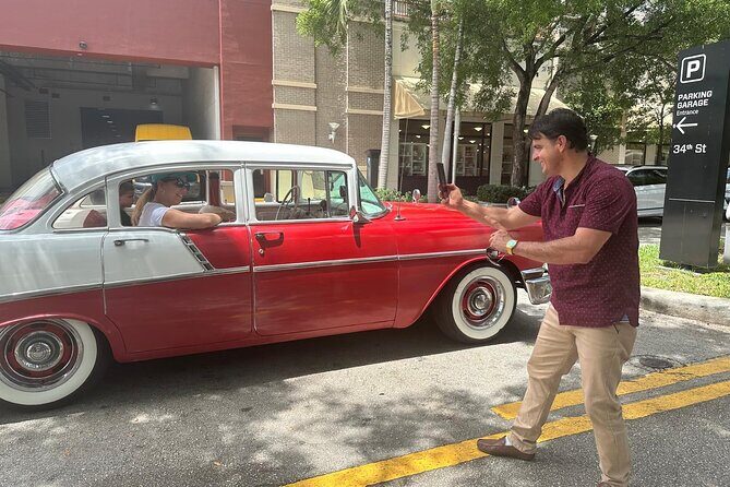 Classic Car Tour around Miami - Pickup off Collins and the easy start at 1500 15th St