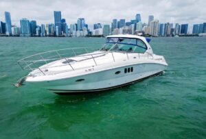 Fort Lauderdale: Private Yacht Cruise - Your Yacht and the On-Board Comfort That Changes the Mood