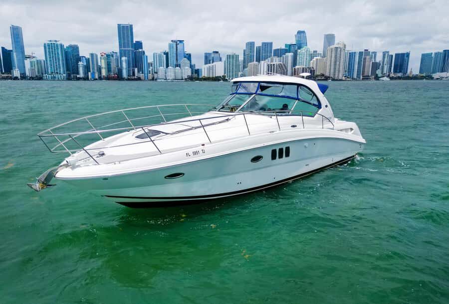 Fort Lauderdale: Private Yacht Cruise - Your Yacht and the On-Board Comfort That Changes the Mood