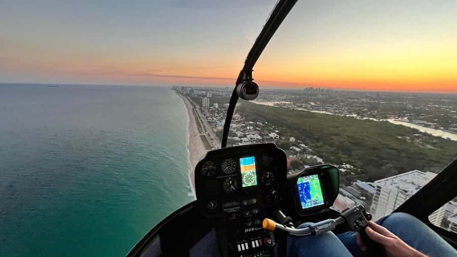 Fort Lauderdale : Romantic Champagne Helicopter Flight Tour - Daytime vs sunset vs evening: picking the right lighting