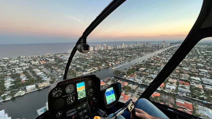 Fort Lauderdale : Romantic Champagne Helicopter Flight Tour - Comfort, guide support, and how it feels in the air