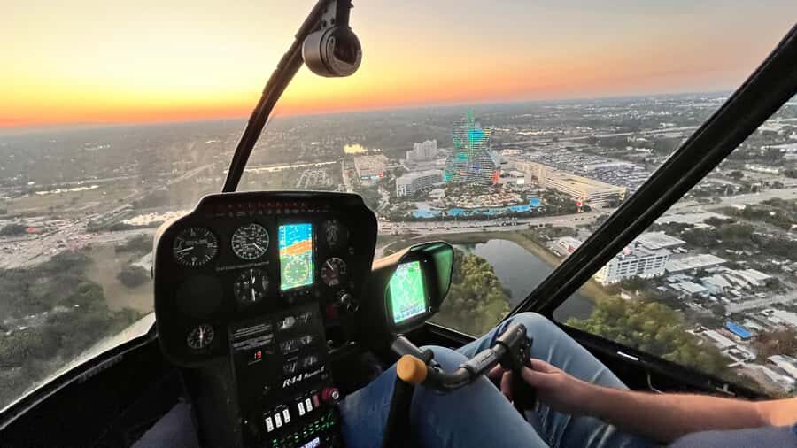Fort Lauderdale : Romantic Champagne Helicopter Flight Tour - From Banyan Air Service to the safety briefing