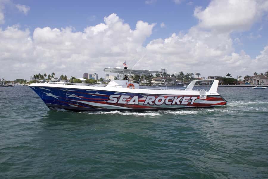 Fort Lauderdale: Sea Rocket Ocean Speed Boat Cruise - Onboard Energy: Music, Live Storytelling, and the Full Bar