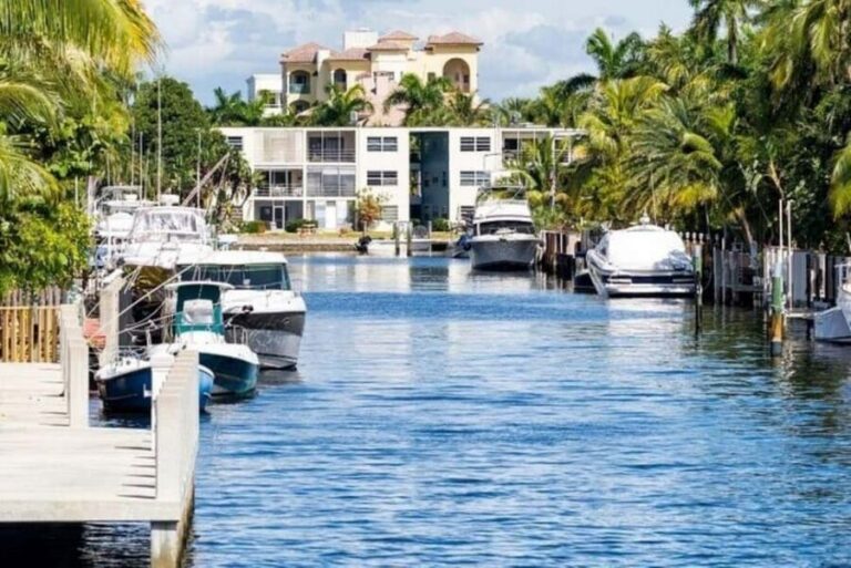Fort Lauderdale: Venice of America Boat Tour with Drinks - Drinks, Ice Cream, and the On-Board Vibe