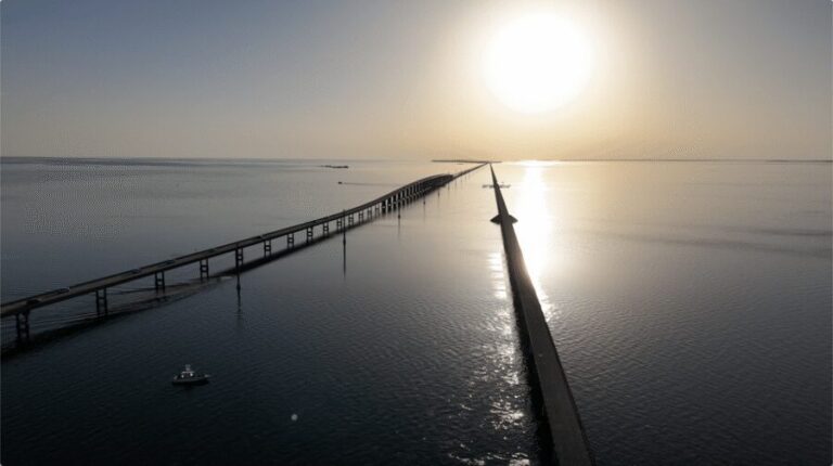 From Miami: Day Trip to Key West with optional Hotel pick up - The Overseas Highway: 43 Bridges and the Seven Mile Bridge Moment