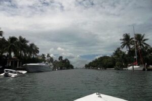 Fully Private Speed Boat Tours, VIP-style Miami Speedboat Tour of Star Island! - Meeting at 1100 West Ave and Getting On the Water Smoothly