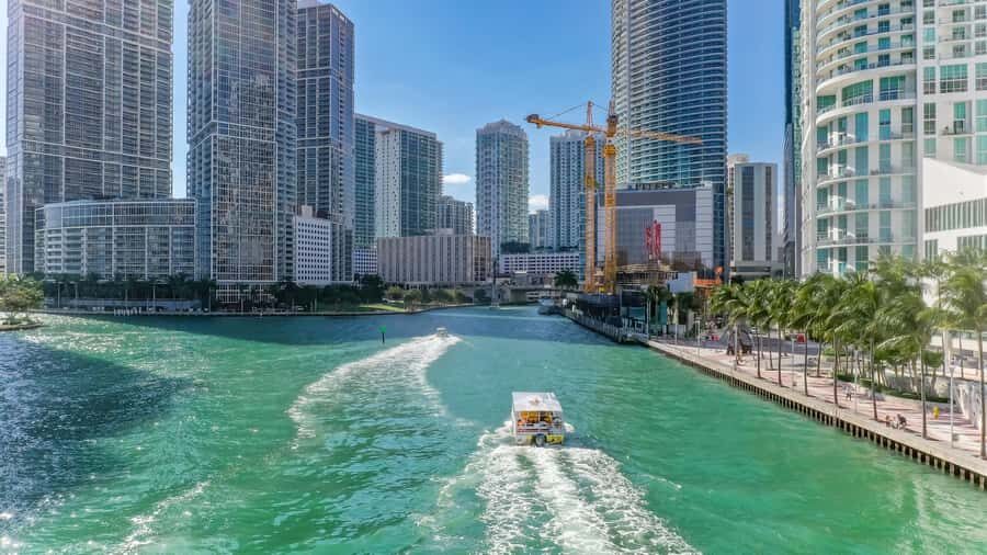 Hop-on Hop-off Water Taxi in Miami and Miami Beach - What the Miami Beach to Bayside hop-on water taxi really is