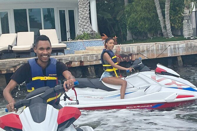 Jetski Rentals - Comfort details that matter: waterproof compartments, hydration, and how to pack