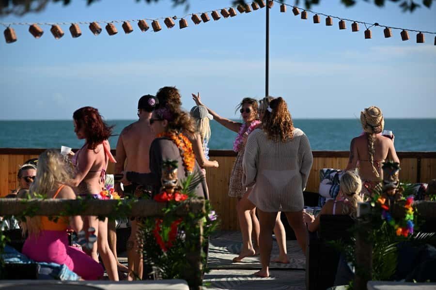 Key West: Sandbar Safari Tiki Cruise - The open bar: good value, simple comfort