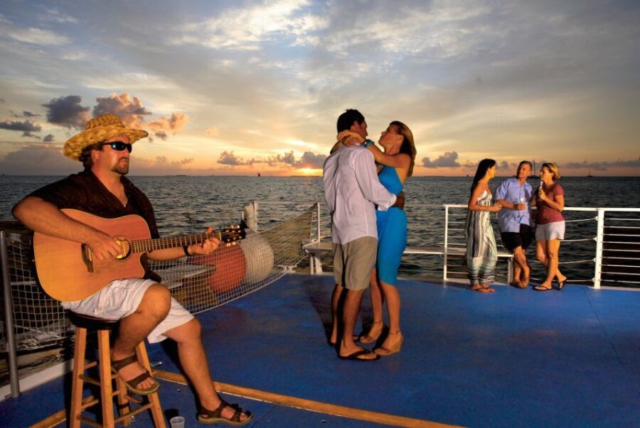Key West: Sunset Sail with Live Band, Drinks, and Appetizers - The Open-Bar Setup: Drinks That Keep the Cruise Feeling Easy