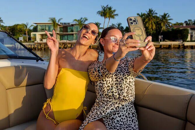 Luxury Private Boat Tour from Miami Beach - Star Island and Hibiscus Island: the celebrity mansion drive-by