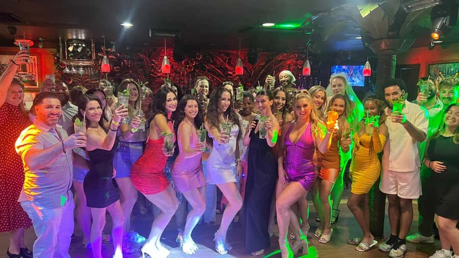 Mango's Miami: Salsa Lessons, Mojitos, Bites & Live Music - Bachata at 8:00pm: beginner steps with patience