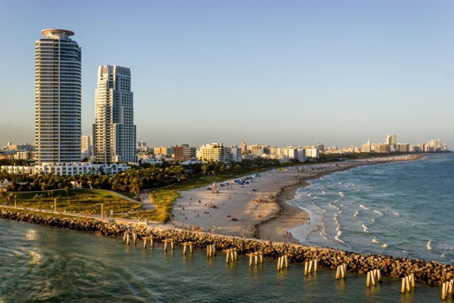 Miami: 30-Minute Helicopter Tour - Beach, Downtown & Islands - Star Island and Venetian Islands: Celeb-Grade Waterfronts