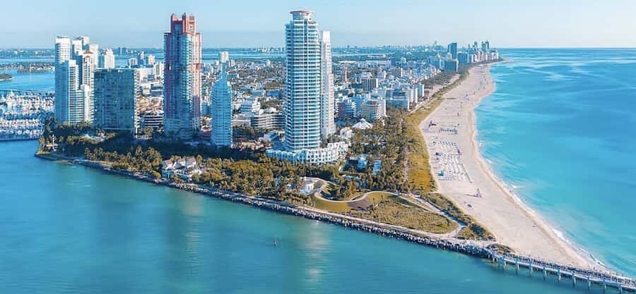 Miami 50-Minute Airplane Tour: Beaches, Islands & Downtown - Miami’s starting stretch: Coral Gables and Coconut Grove from the sky