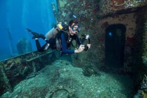 Miami Beach: Guided 2-Tank Reef and Wreck Dive Trip - Your 4-hour plan: two one-hour underwater sessions with smart boat timing