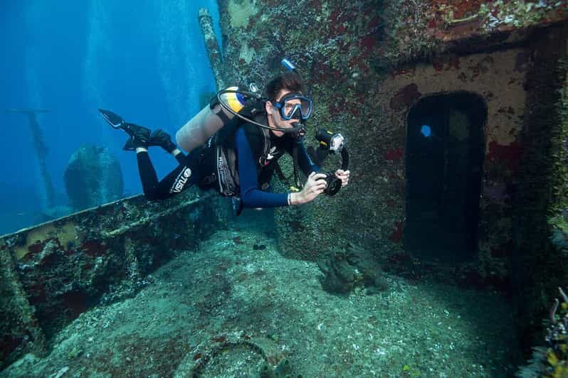 Miami Beach: Guided 2-Tank Reef and Wreck Dive Trip - Your 4-hour plan: two one-hour underwater sessions with smart boat timing