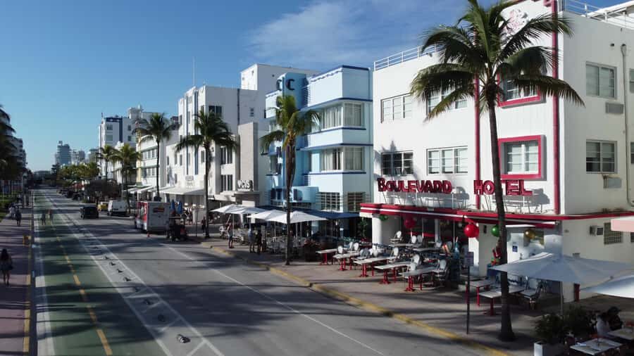 Miami Beach: Guided Bike Tour with Food Tasting (Adults) - Who This Miami Beach Food and Bike Tour Fits Best