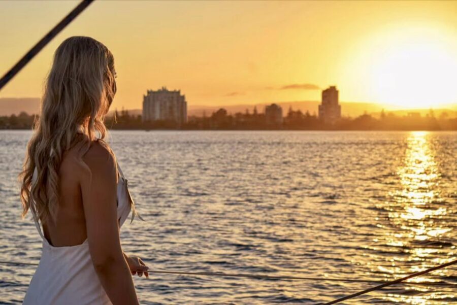 Miami Beach: Vizcaya Sunset Cruise Includes Food and Drink - Comfort on a Small Intimate Boat: Outside Seats and AC