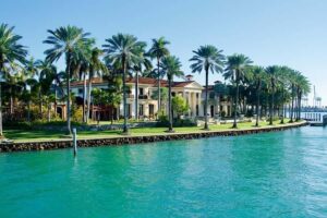 Miami: Biscayne Bay Millionaire's Row Boat Tour - Meeting point at Lombardi’s Café and the 30-minute check-in rule