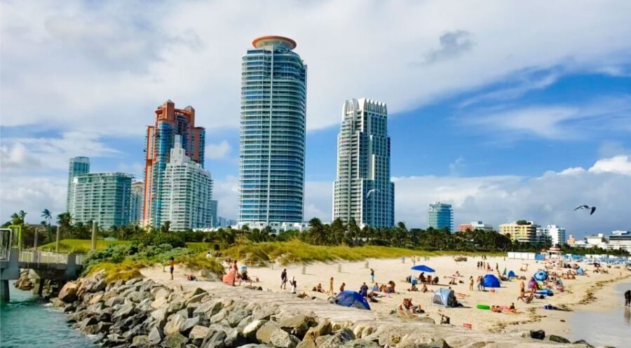 Miami Biscayne Bay: Sunset Boat Cruise & Millionaire Homes - What to bring so you enjoy the whole 75 minutes