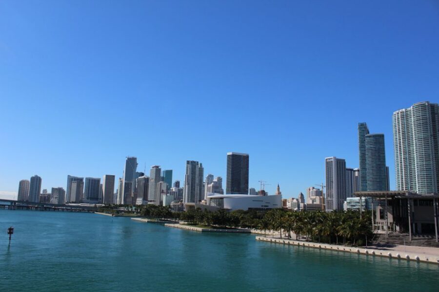 Miami: Bus & Boat Ultimate Sightseeing Combo Tour - Bayside Marketplace and the 90-Minute Biscayne Bay Cruise