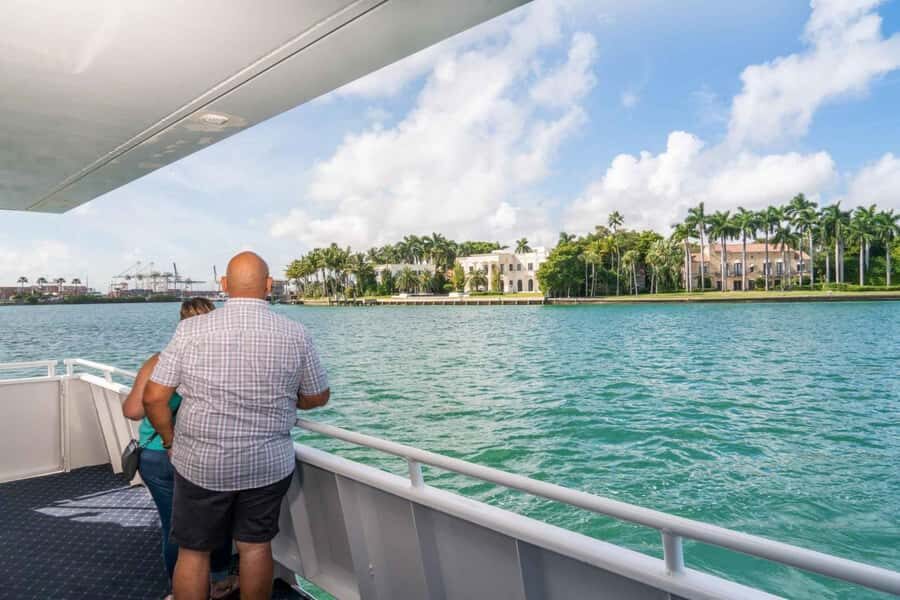 Miami: Celebrity Homes Boat Tour with Guide - Key things you’ll notice on this Celebrity Homes cruise