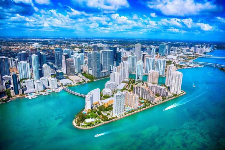 Miami: Celebrity Homes Boat Tour with Guide - Choosing the right deck: photos and sun vs. AC and comfort