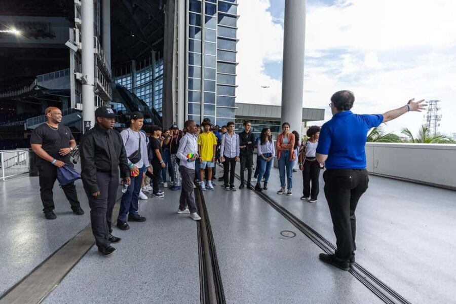 Miami Marlins: Guided Behind the Scenes Ballpark Tour - Tour Options at loanDepot Park: Pre-Game, Early Access, or VIP