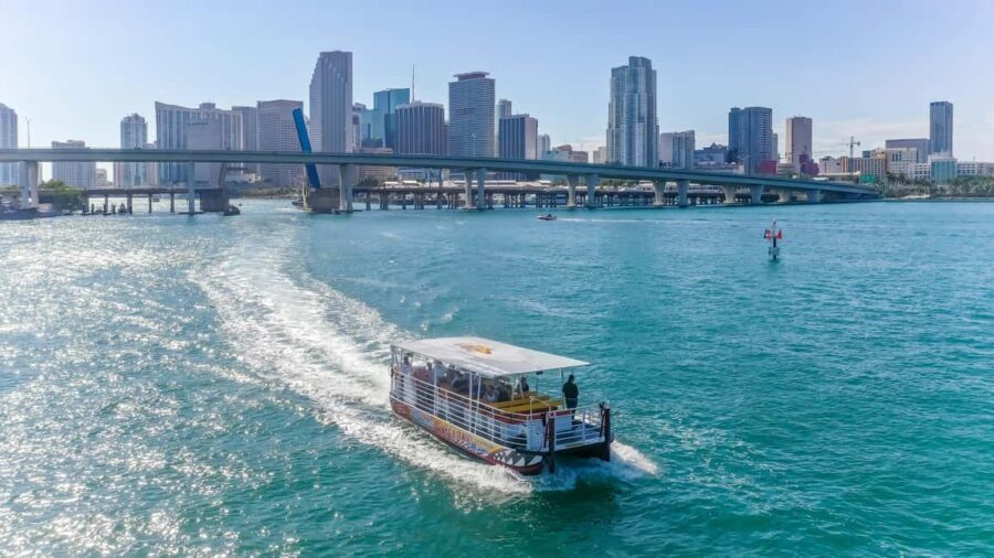 Miami: New Years Eve Fireworks Cruise on Biscayne Bay - Why a Biscayne Bay fireworks cruise beats Bayfront standing