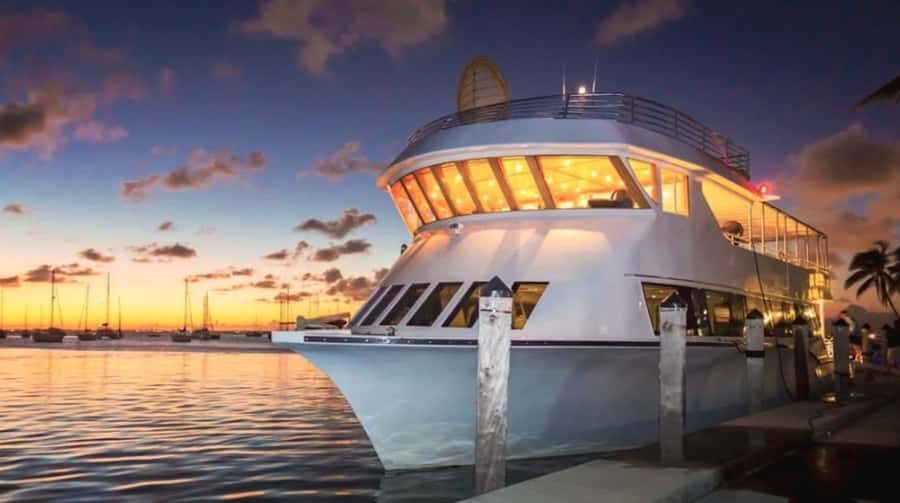 Miami: Party Yacht Cruise with Open Bar and DJ - The Skyline Views: Where to Stand (and What to Watch for)