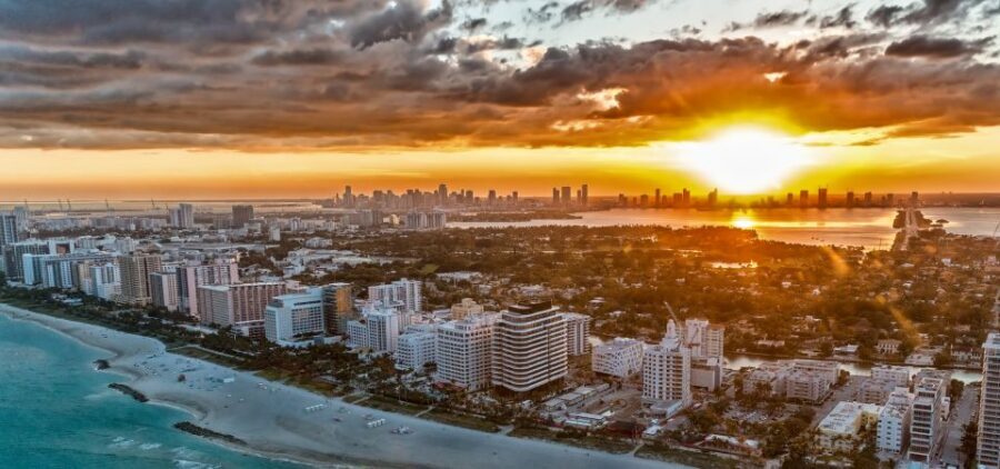 Miami: Private 50-Minute Sunset Airplane Tour - Bal Harbour, Bay Harbor Islands, and Indian Creek