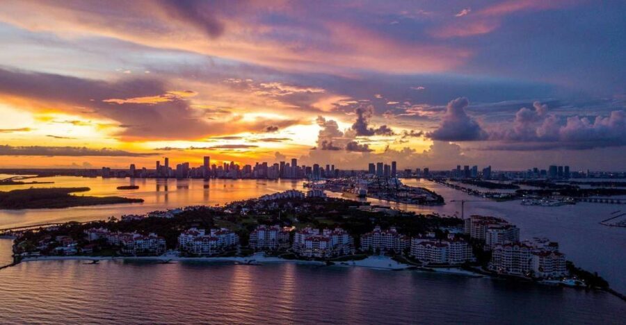 Miami: Private 50-Minute Sunset Airplane Tour - Star Island and the Venetian Islands: Mansions surrounded by water
