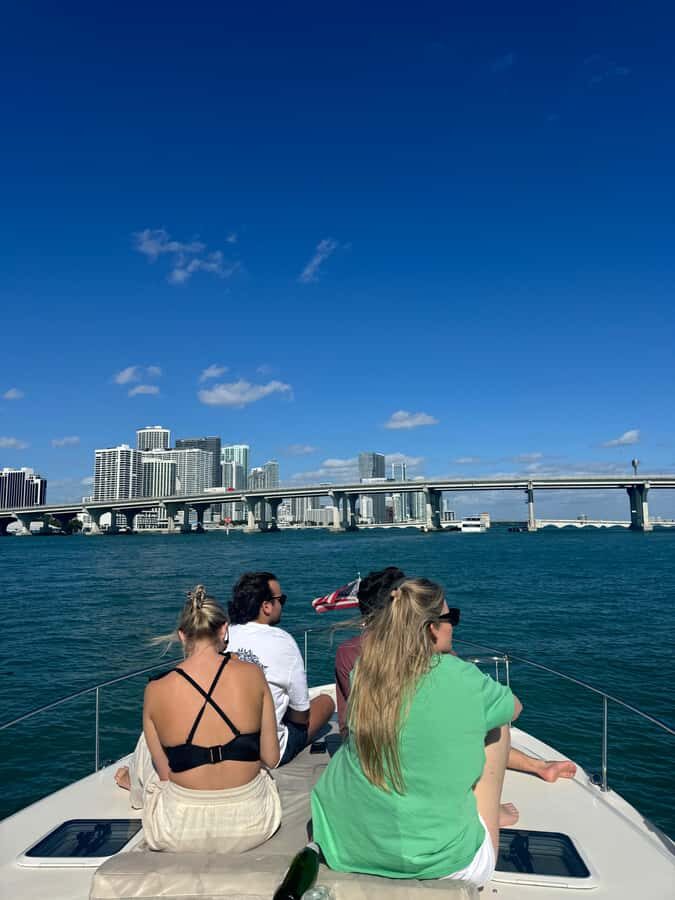 Miami: Private Boat Tour with Captain and Skyline Views - Miami Skyline and the Celebrity Home Loop: What You’ll See and How It Feels