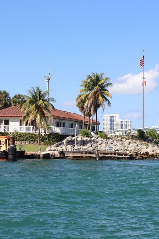 Miami Skyline Cruise of Millionaire Homes - From Bayside Marketplace to Downtown Miami: Getting Oriented Fast