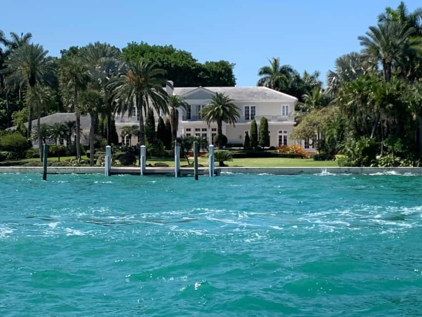 Miami Skyline Cruise of Millionaire Homes - Fisher Island and Biscayne Bay Views: The Photo Moment You’ll Remember