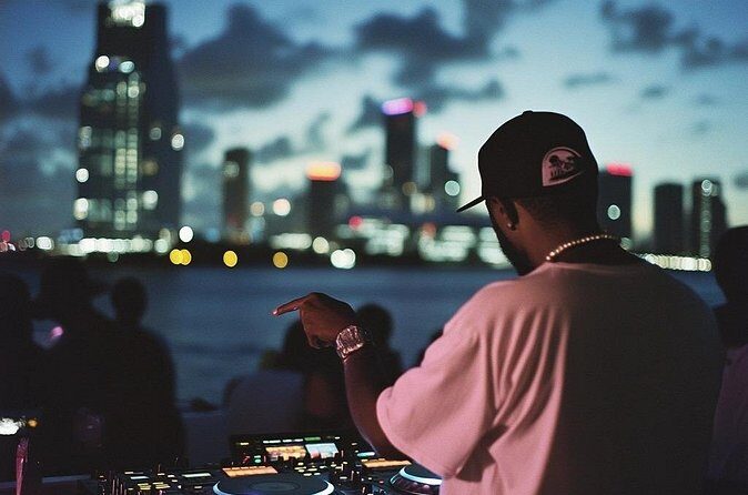 Miami's Top Yacht Party: Neon Nights with 3 Hr Open Bar Cruise - Who this yacht party suits best