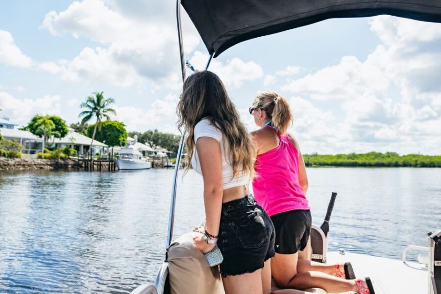 Naples, FL: Manatee Sightseeing and Wildlife Boat Tour - Photography that actually works: polarization and patience