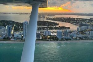Private 60 Minute Romantic Excursion Air Tour with Champagne - Meeting point and how the hour typically feels