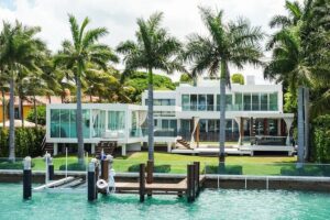 South Beach: Cruise of Millionaire’s Homes & Miami Skyline - Biscayne Bay Celebrity Homes and the Island Route (Star, Palm, Hibiscus)