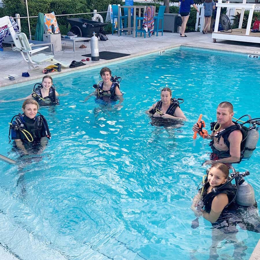 Southpoint Divers: Afternoon Reef Dive Trip - From 606 Front St to the boat: what the 270 minutes looks like